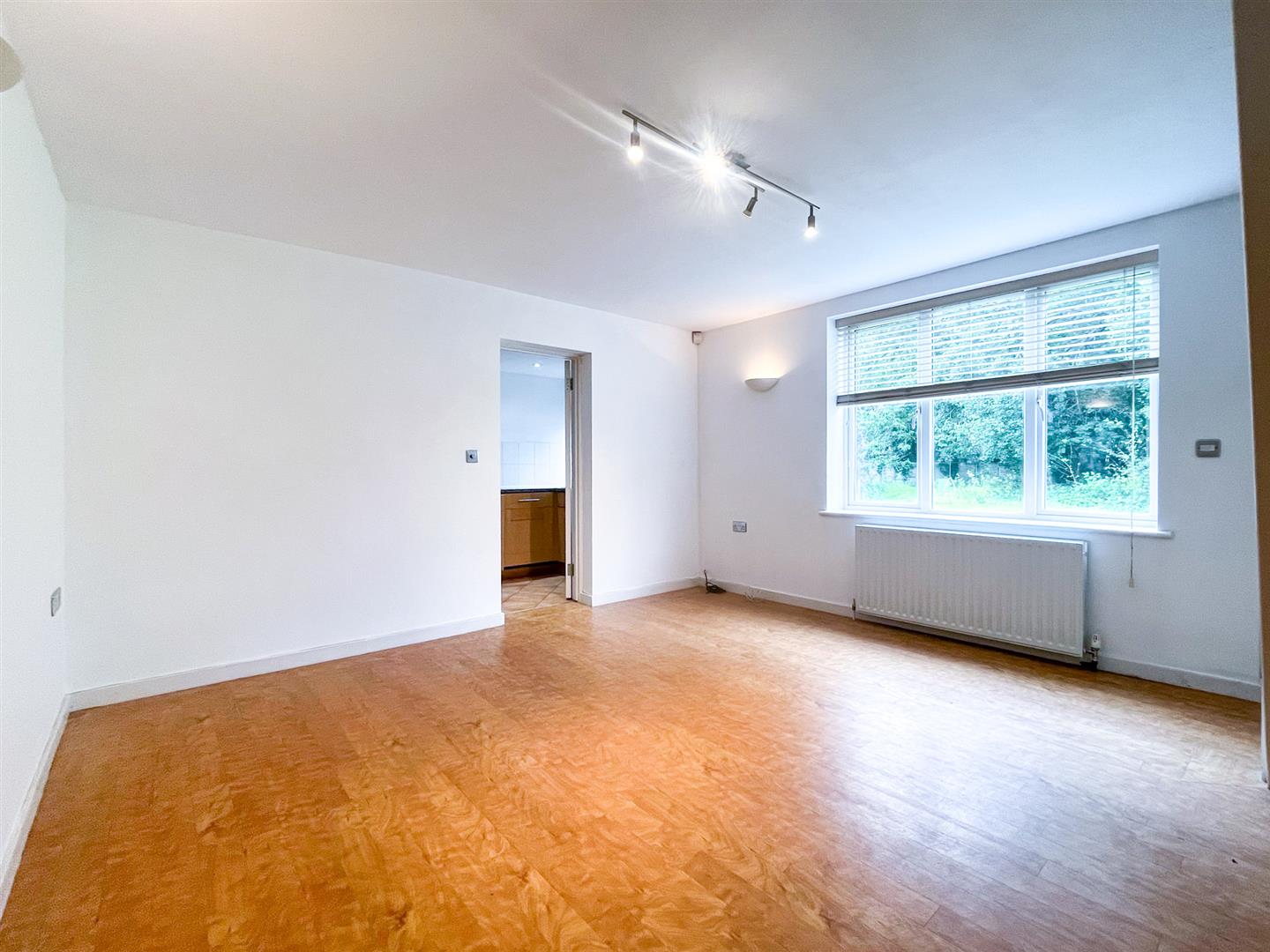 1 bed property in Tower Cottages, Esher